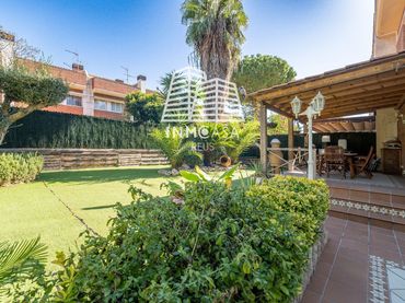 Adosado con jardín en venta en Montbrio del Camp