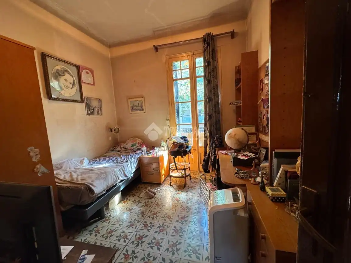 Schlafzimmer von Wohnung zum Verkauf in Barcelona mit Abstellraum und Balkon