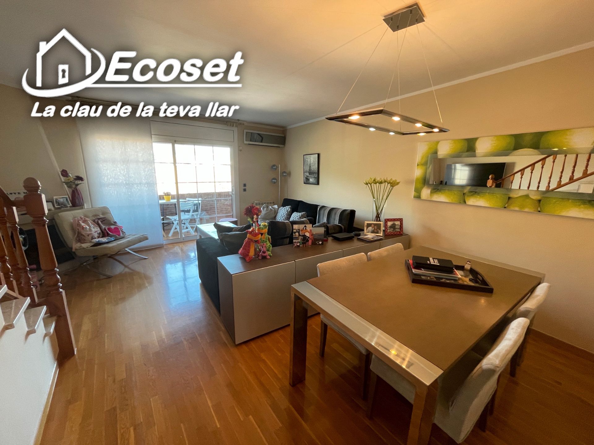 Sala de estar de Casa adosada en venta en Vallirana con Aire acondicionado, Calefacción y Jardín privado