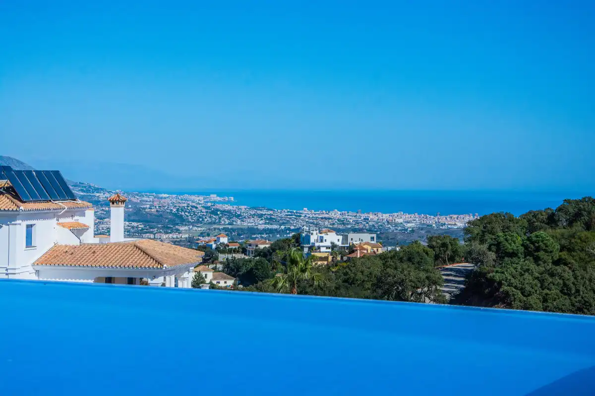 House with pool for sale in Marbella Centro