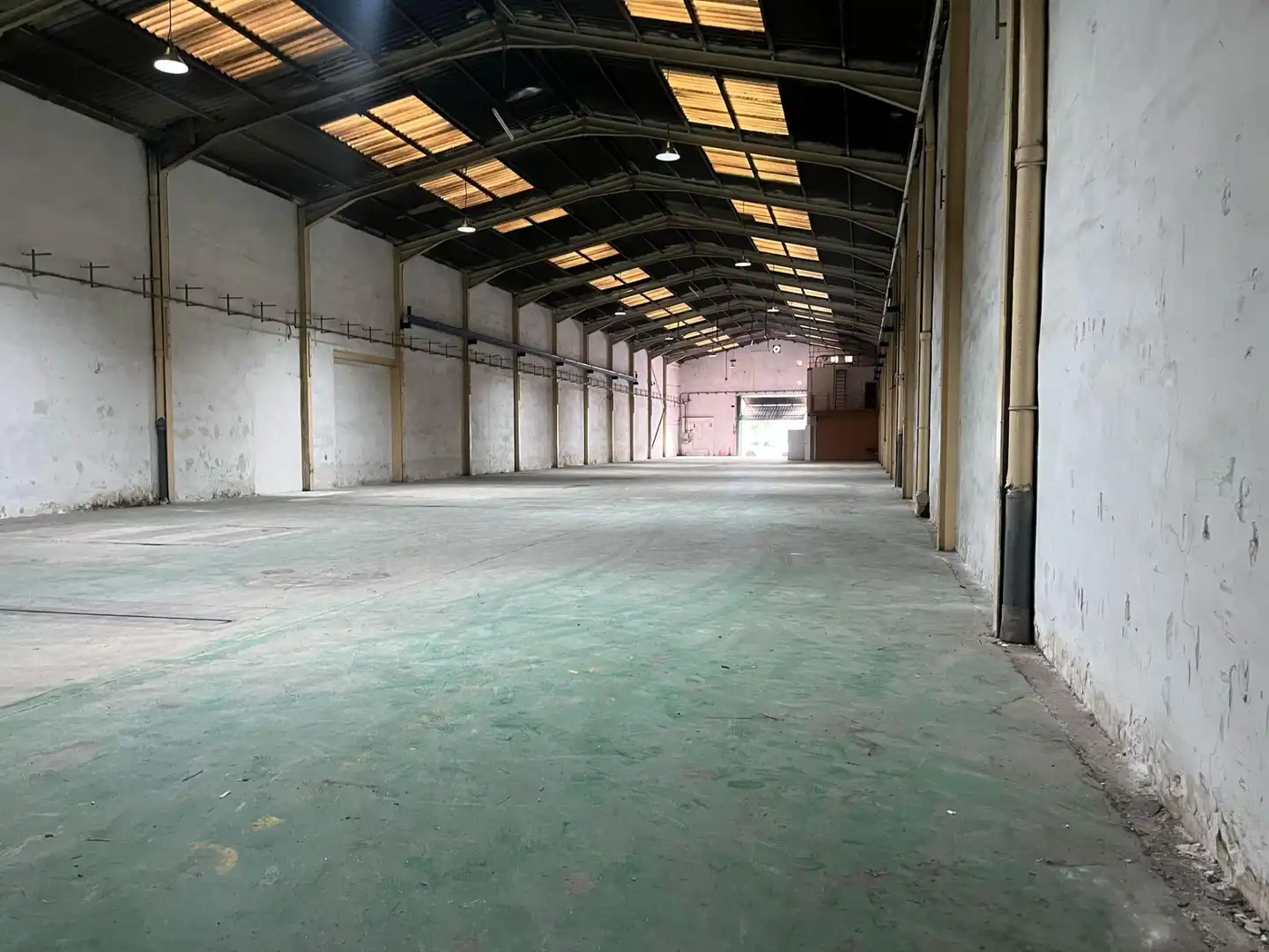 Nave industrielle à louer à de L'Enclusa 5