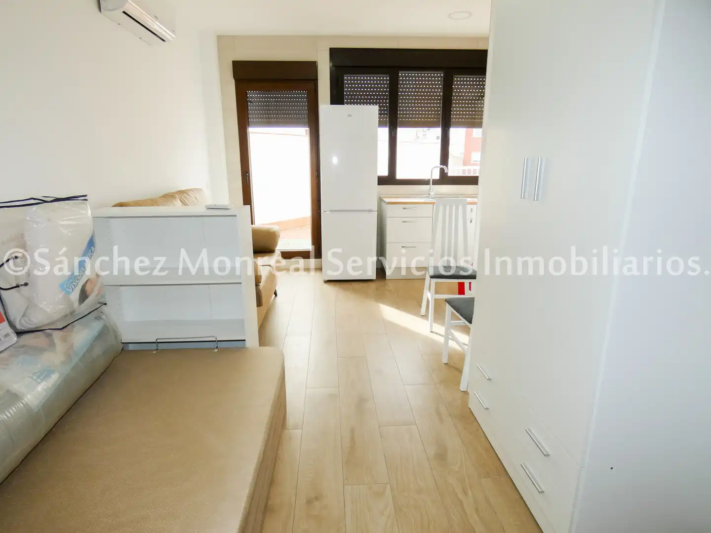 Habitación de Apartamento de alquiler en Alcázar de San Juan con Aire acondicionado, Terraza y Amueblado