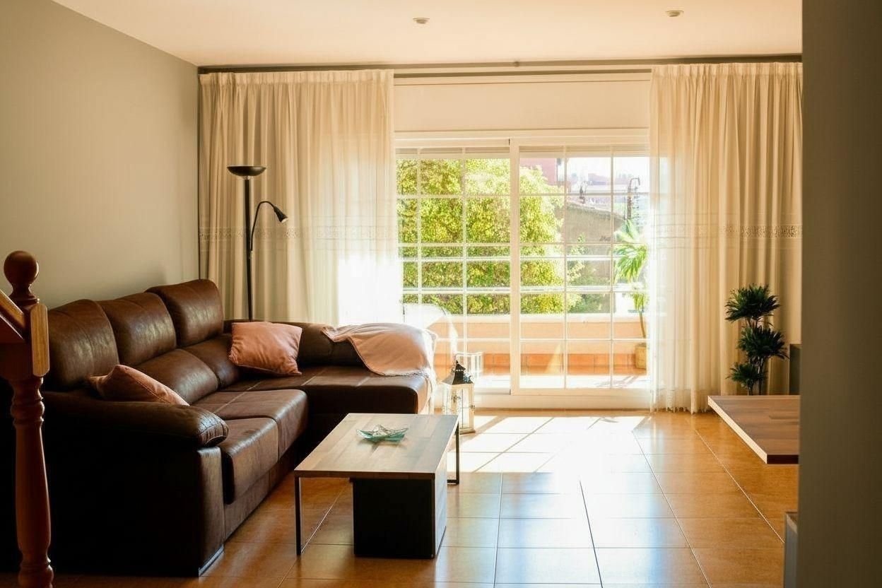 Sala d'estar de Casa o xalet en venda en Montcada i Reixac amb Terrassa i Balcó