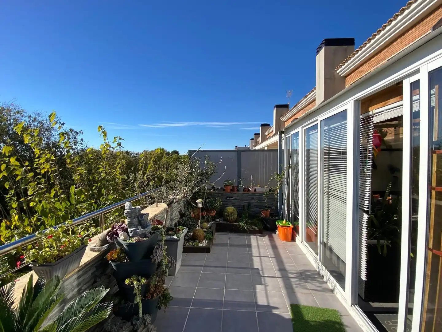 Terrasse von Einfamilien-Reihenhaus zum Verkauf in El Vendrell mit Klimaanlage, Heizung und Terrasse