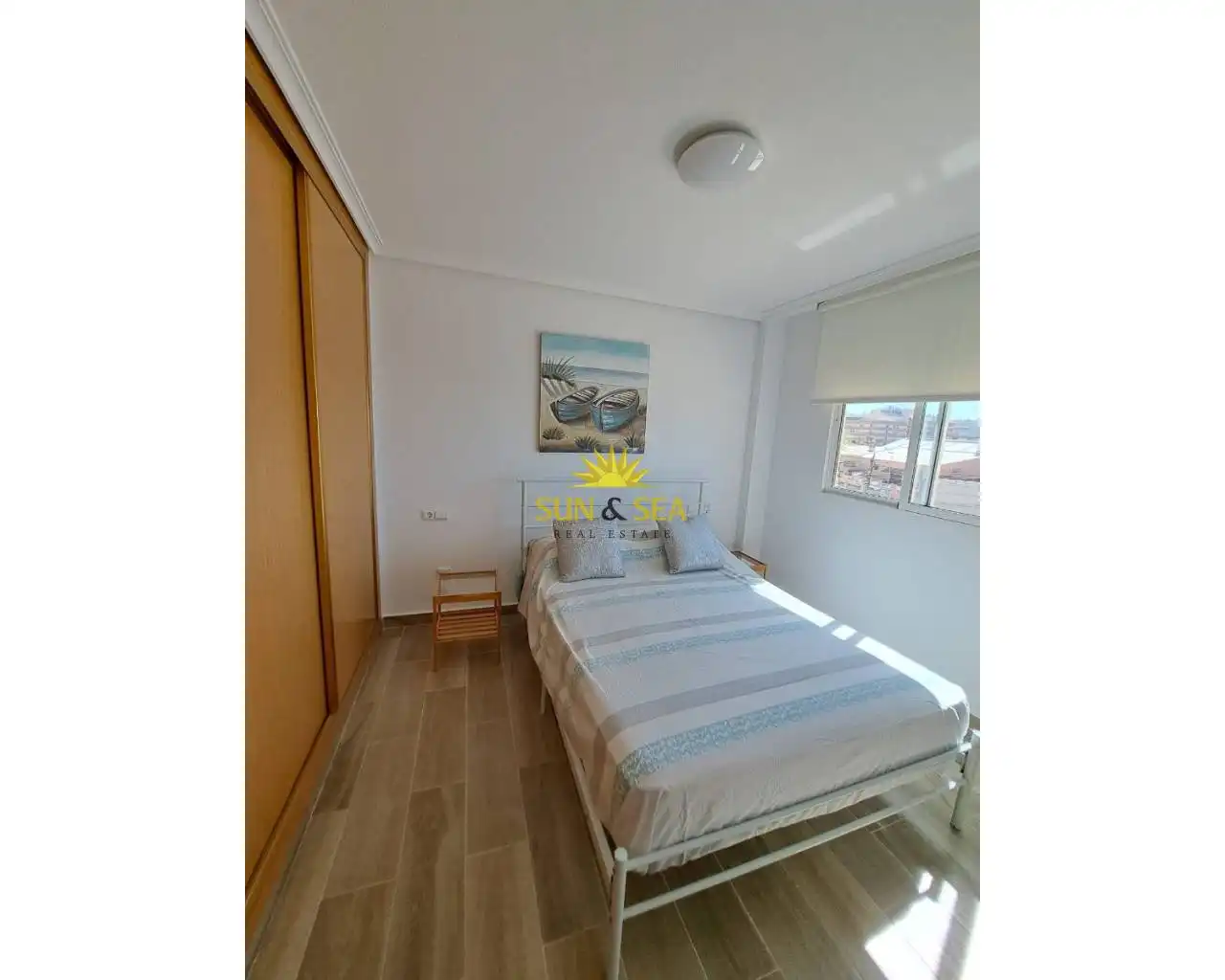 Dormitori de Apartament de lloguer en Torrevieja amb Calefacció, Terrassa i Piscina