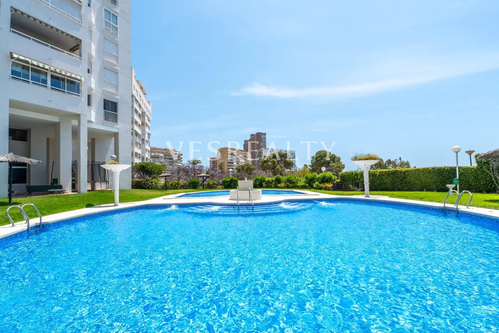 Vista exterior de Àtic de lloguer en Alicante / Alacant amb Jardí privat, Terrassa i Balcó