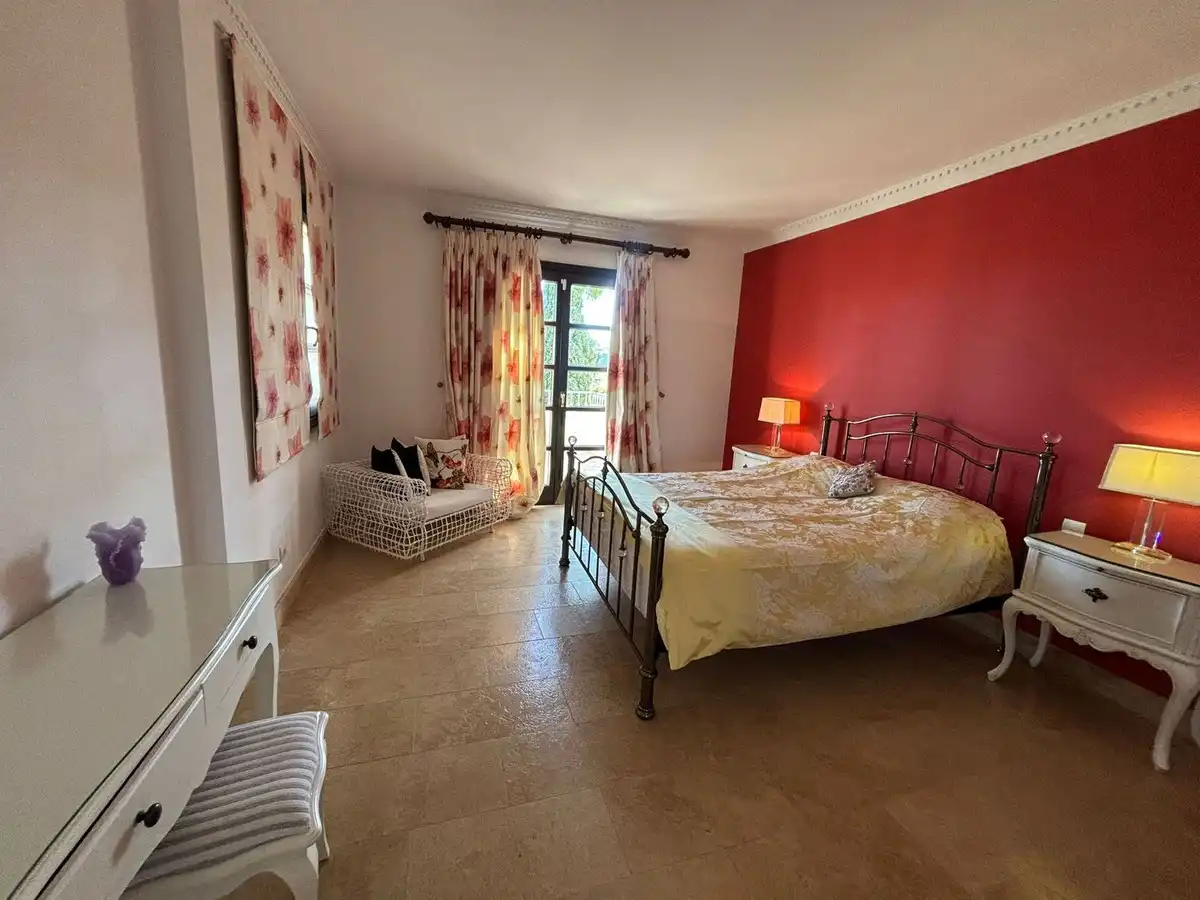 Schlafzimmer von Haus oder Chalet zur Miete in Benahavís mit Klimaanlage, Heizung und Privatgarten