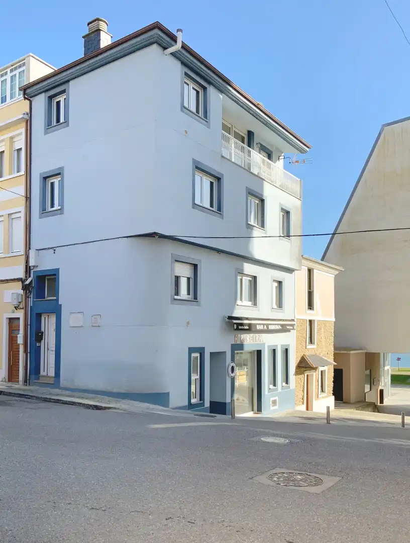 Außenansicht von Gebäude zum Verkauf in Foz