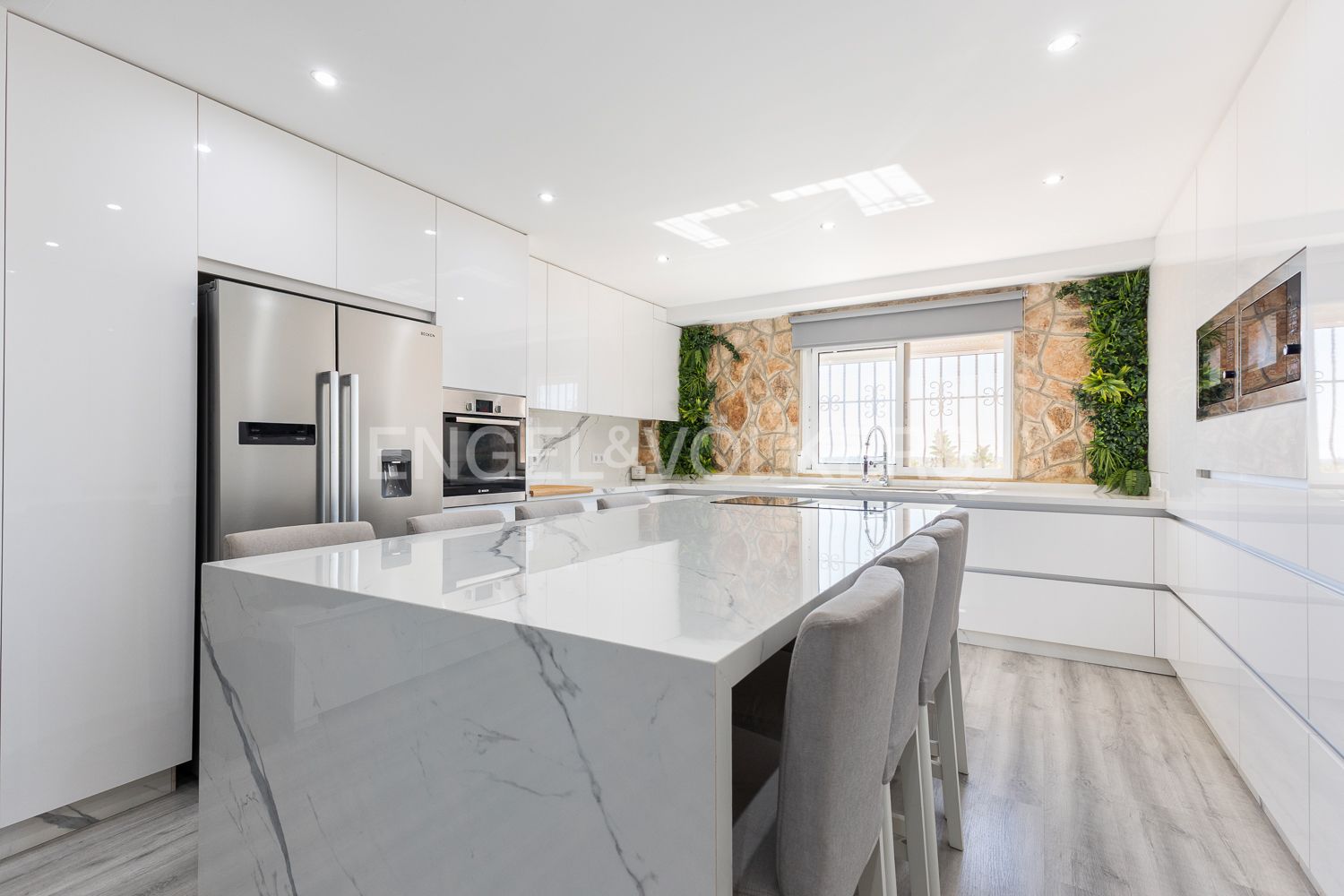 Kitchen of House or chalet for sale in La Pobla de Vallbona  with Air Conditioner, Heating and Private garden