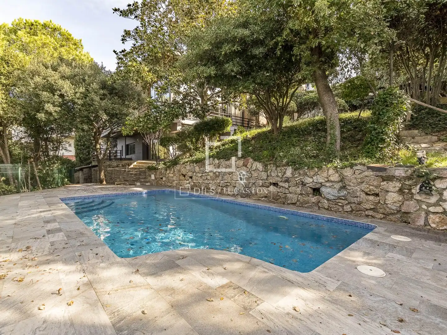 Piscina de Casa o chalet en venta en Barcelona con Aire acondicionado, Calefacción y Jardín privado