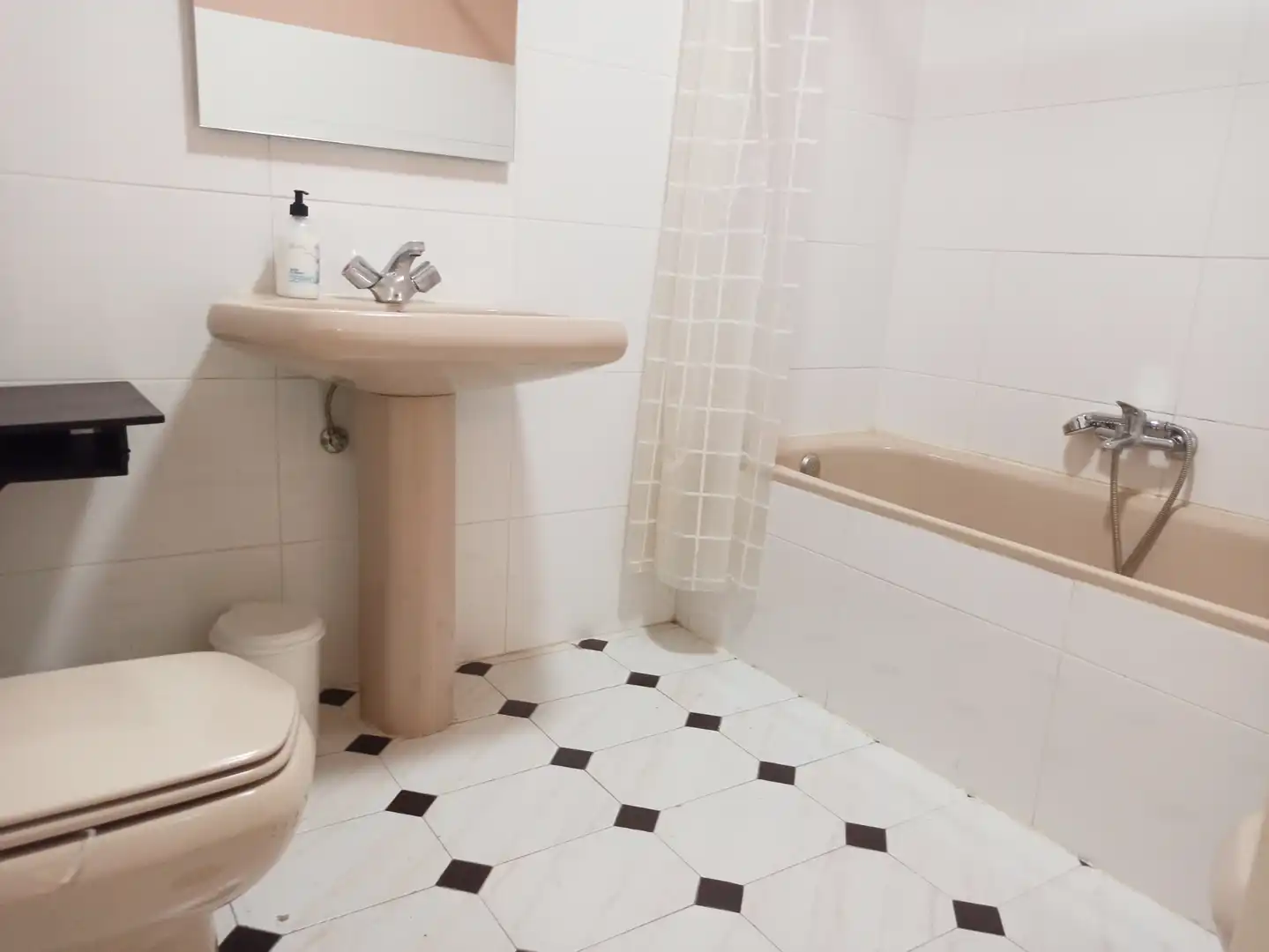 Bathroom of Flat for sale in Madrid  with Air Conditioner, Heating and Parquet flooring