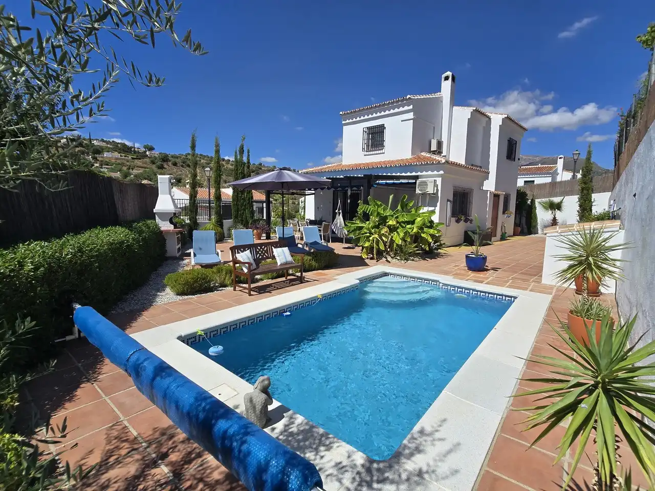 Casa con piscina en venta en Alcaucín