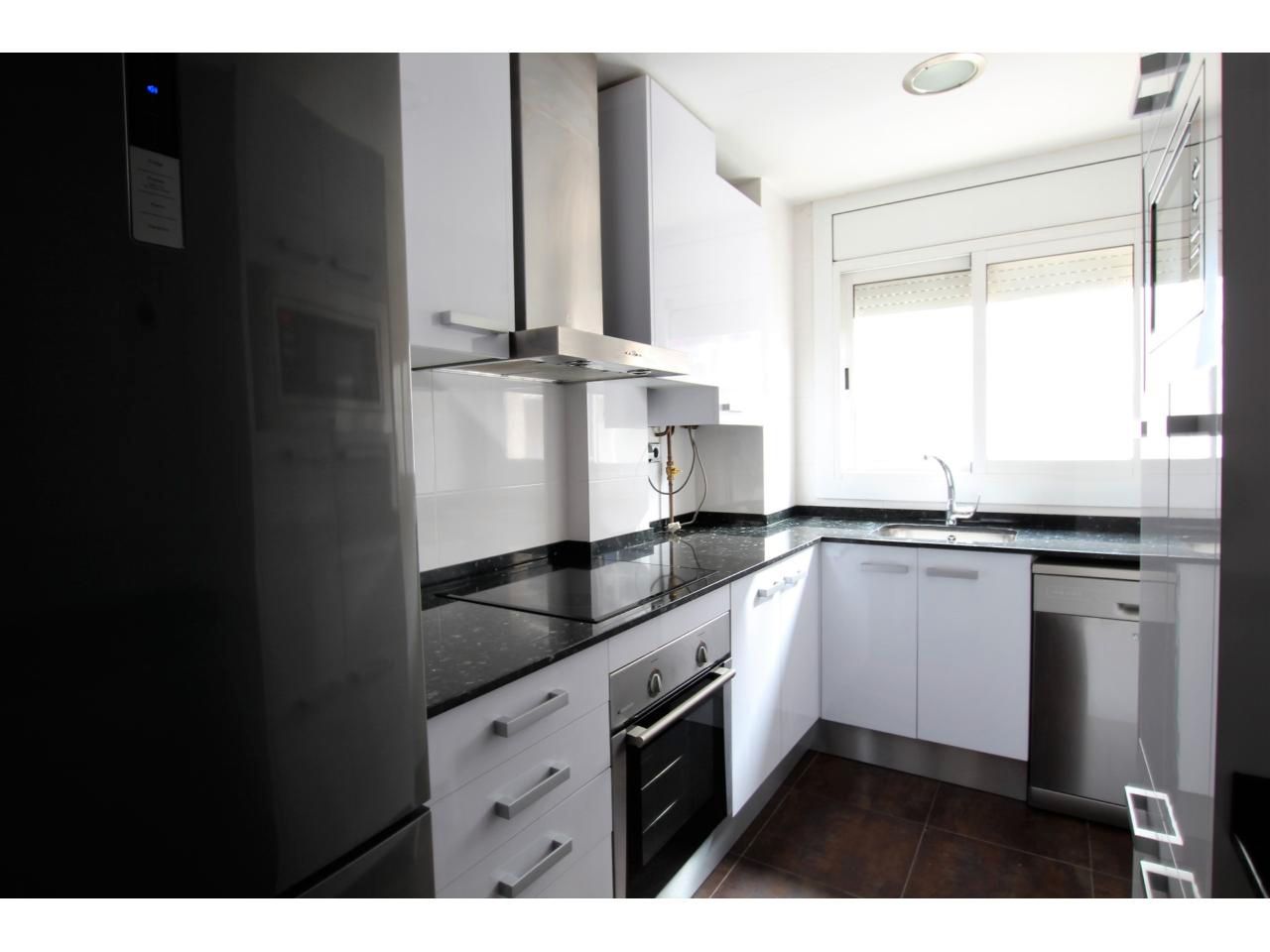 Cocina de Piso de alquiler en Girona Capital con Aire acondicionado, Calefacción y Parquet
