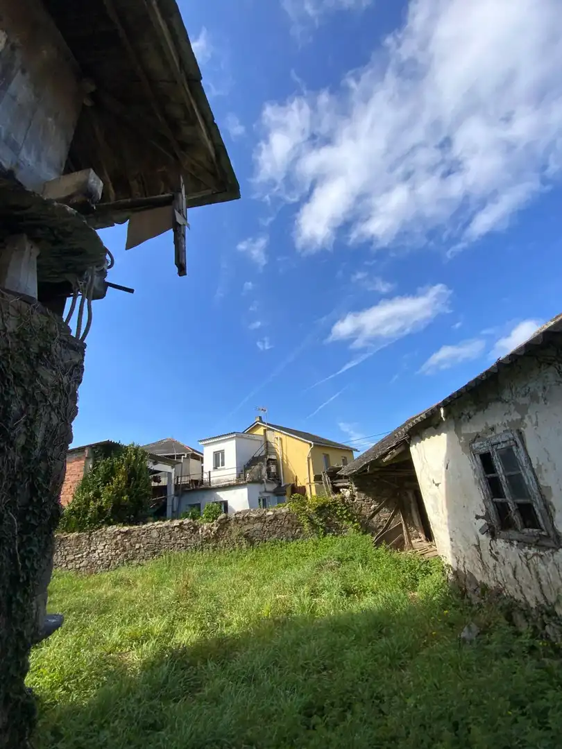 Vista exterior de Casa o xalet en venda en Valdés - Luarca amb Terrassa i Piscina