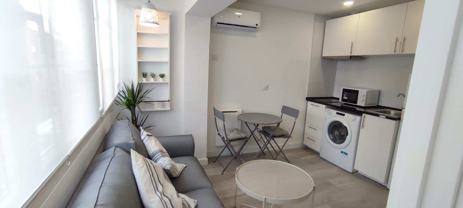 Living room of Flat for sale in  Madrid Capital
