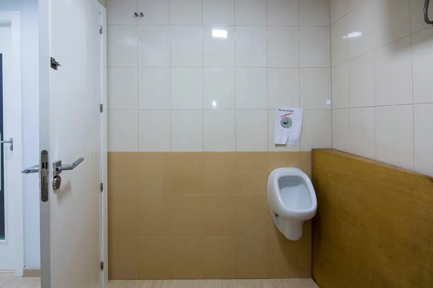 Bany de Oficina de lloguer en Granada amb Aire condicionat, Calefacció i Alarma