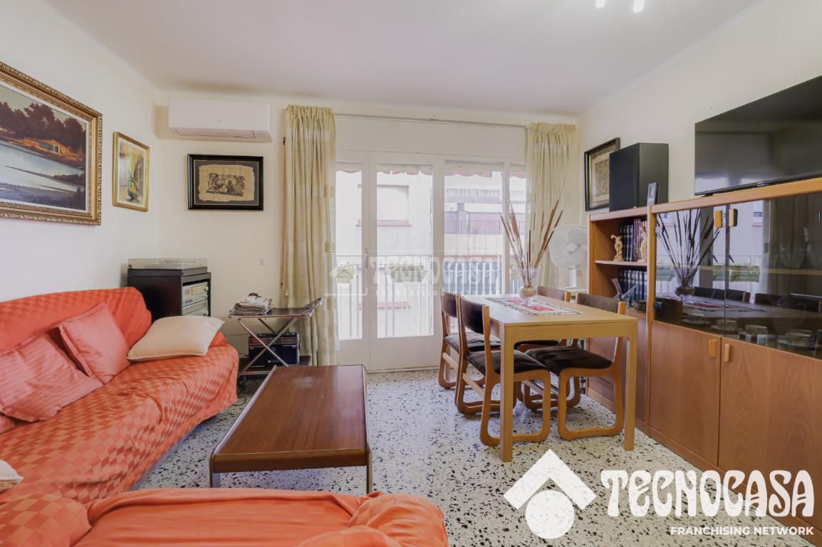 Sala d'estar de Pis en venda en Mataró amb Terrassa i Balcó