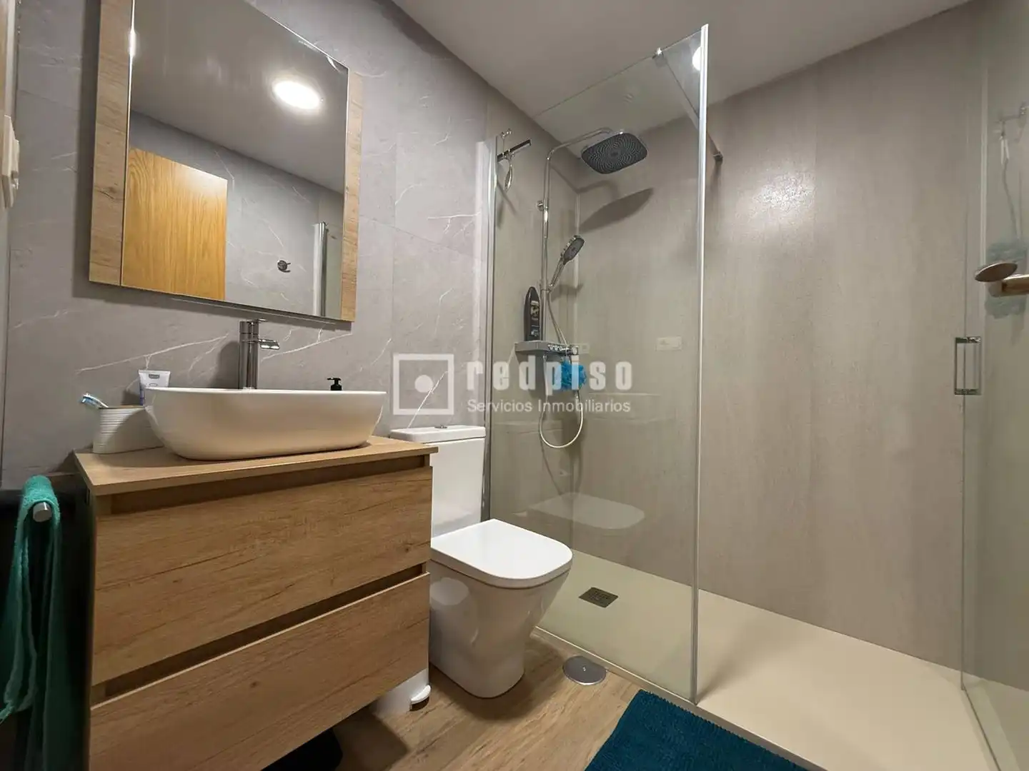 Baño de Piso en venta en Vegas de Matute con Aire acondicionado, Terraza y Amueblado