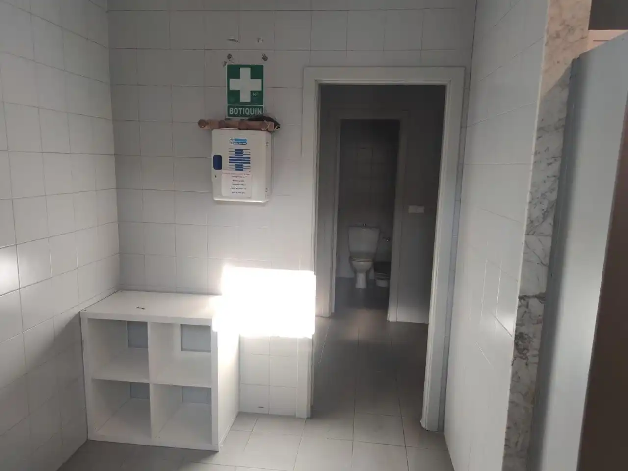 Bany de Nau industrial en venda en Peligros amb Alarma