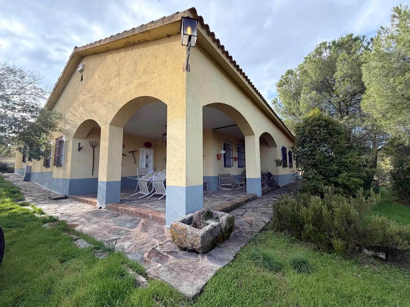 Vista exterior de Casa o xalet en venda en La Estrella amb Calefacció, Jardí privat i Traster