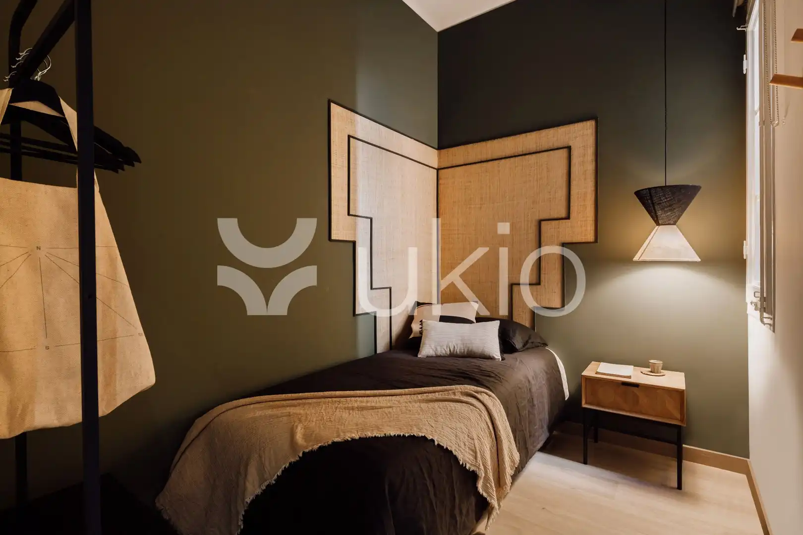 Dormitori de Apartament de lloguer en Barcelona amb Aire condicionat, Moblat i Forn