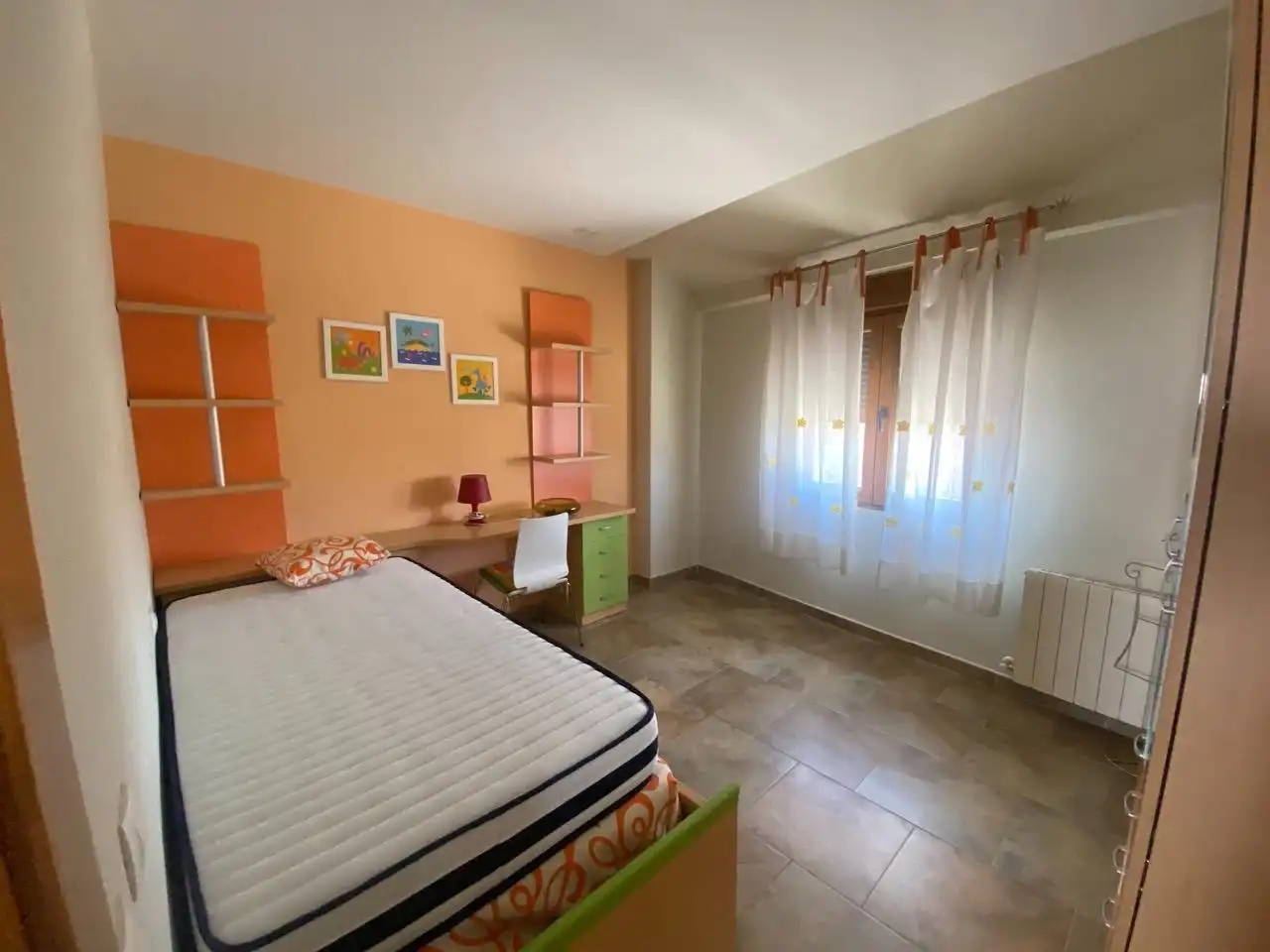 Dormitori de Casa o xalet en venda en Daimiel amb Aire condicionat, Calefacció i Jardí privat