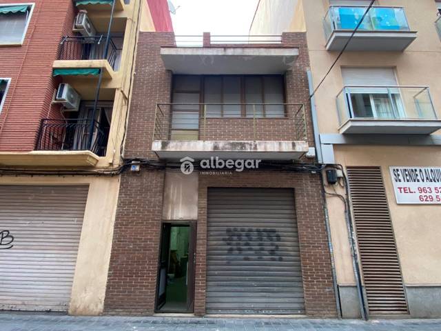 Casa adosada en Venta en Pintor Cortina en Favara