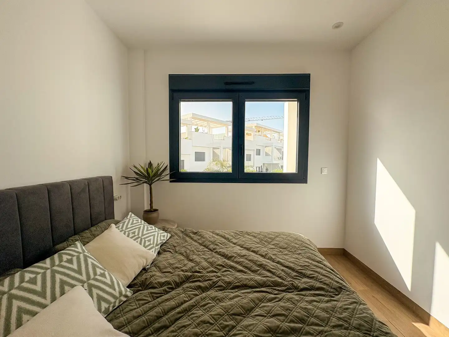 Habitación de Piso de alquiler en Torrevieja con Aire acondicionado, Calefacción y Jardín privado