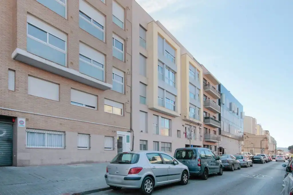 Außenansicht von Gebäude zum Verkauf in Sabadell