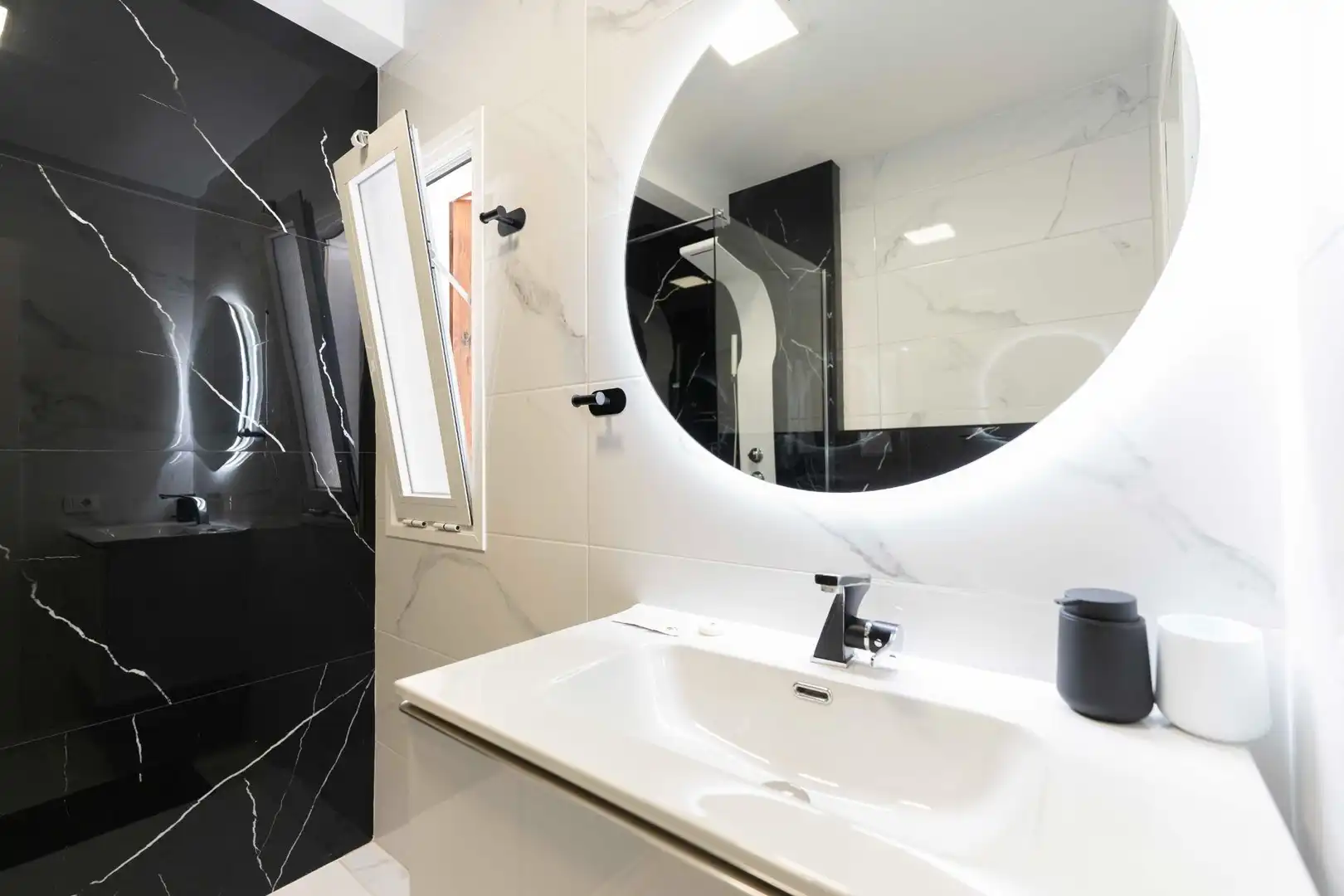 Bany de Apartament en venda en Adeje amb Aire condicionat, Terrassa i Moblat