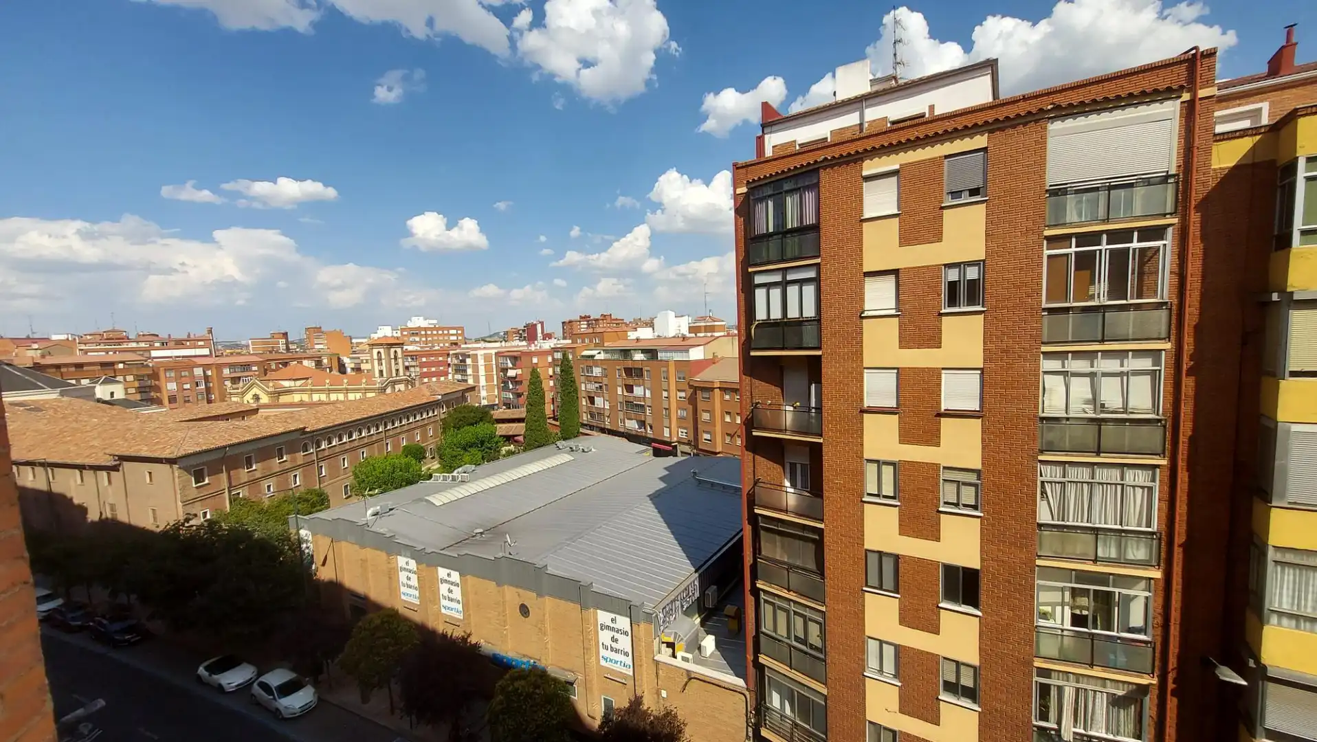 Vista exterior de Pis de lloguer en Valladolid amb Calefacció, Moblat i Balcó