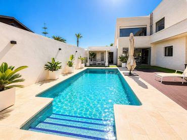 Detached house with pool for sale in Zona Carrefour - Urbanizaciones