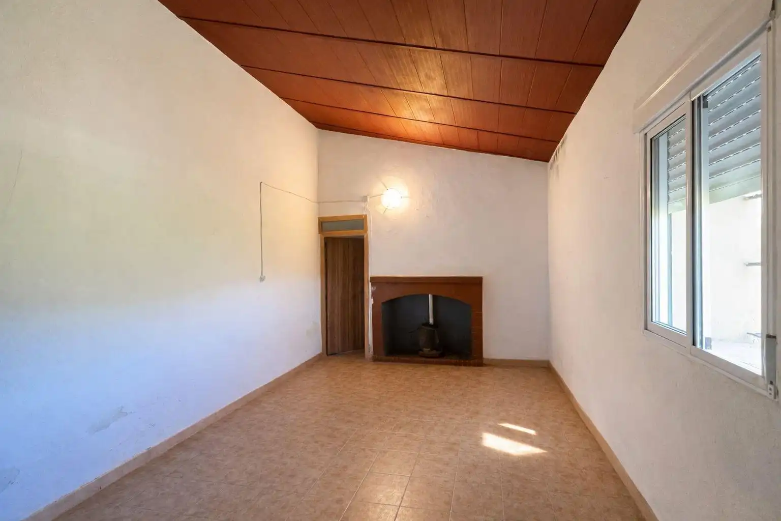 Sala d'estar de Finca rústica en venda en Puebla de Guzmán amb Jardí privat i Moblat