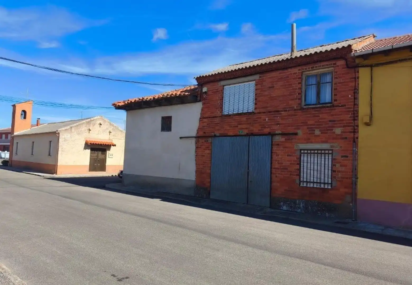 Exterior view of Country homes for sale in Turcia, León