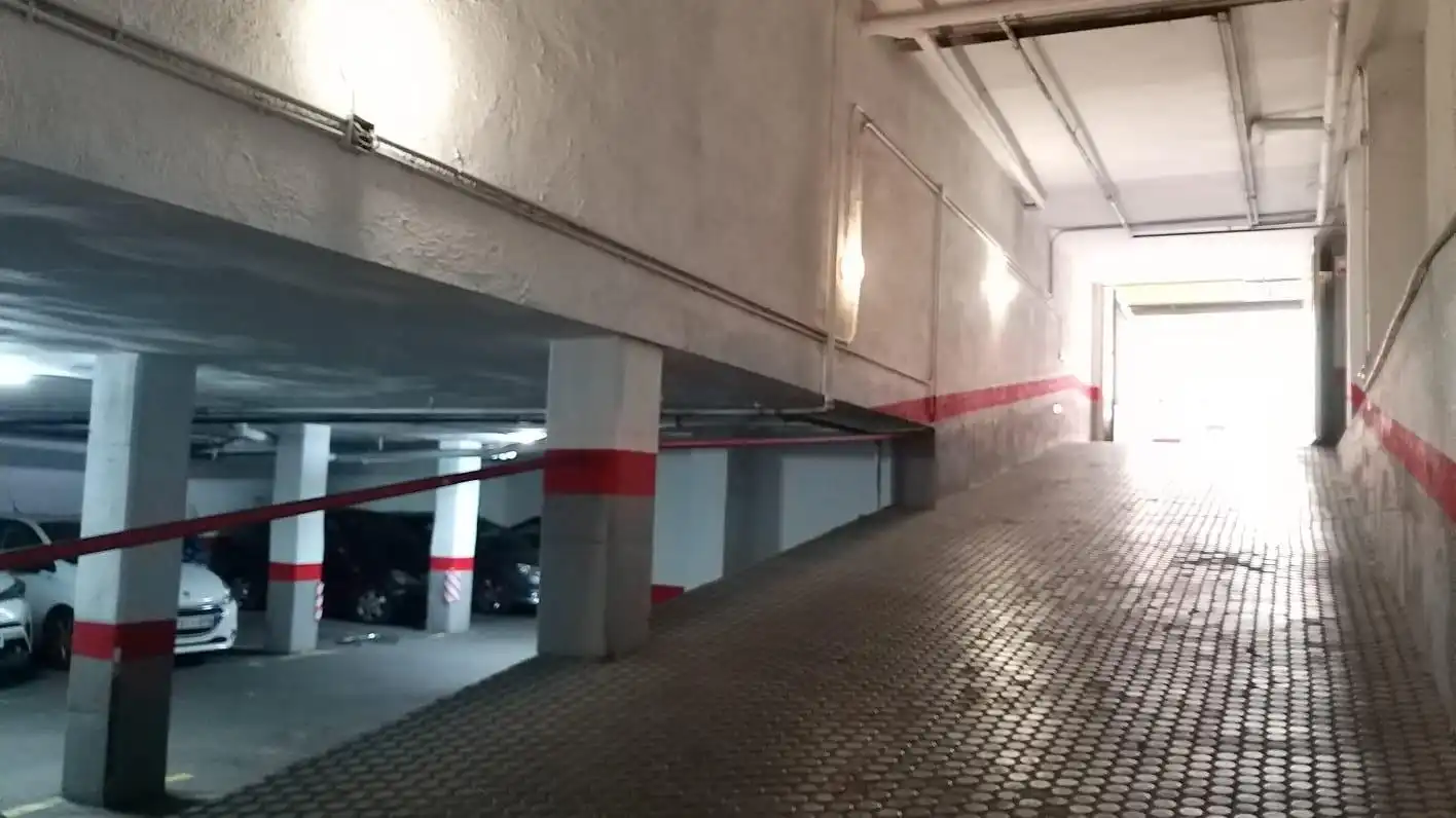 Parkplatz von Garage zur Miete in Granada
