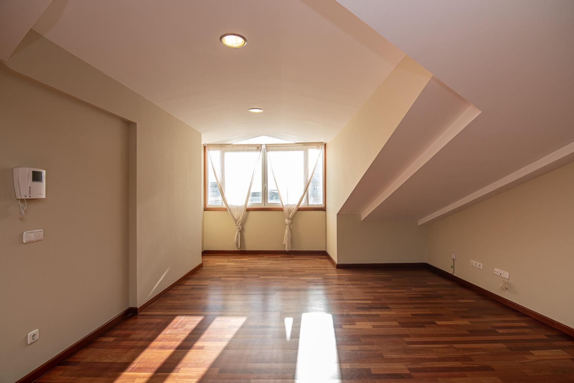 Àtic de lloguer en A Coruña Capital  amb Calefacció, Parquet i Traster