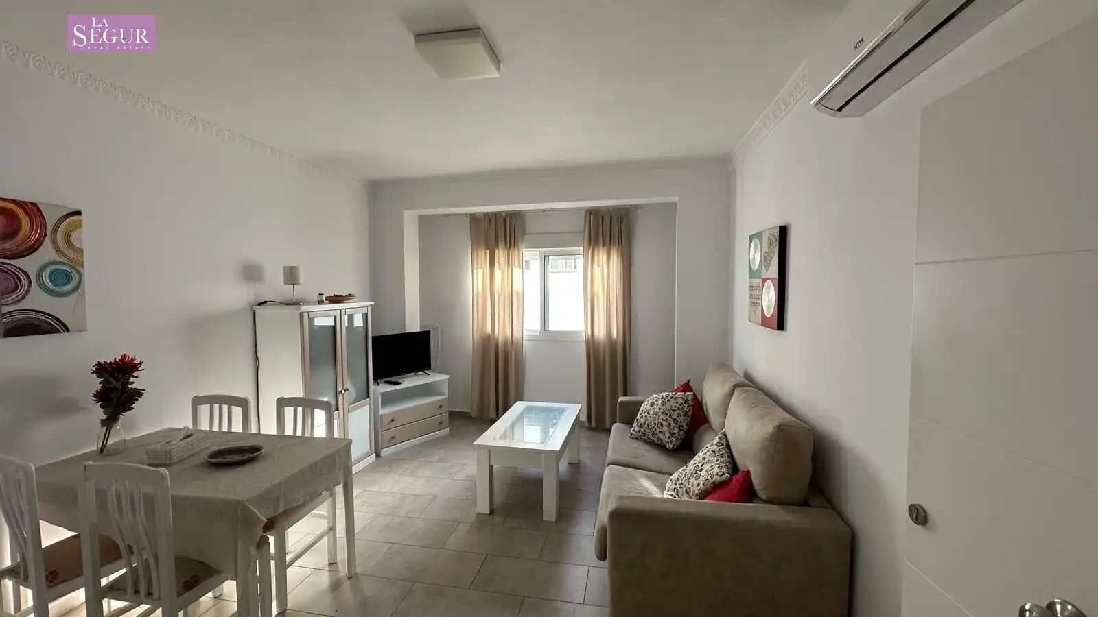 Sala d'estar de Pis en venda en Conil de la Frontera amb Moblat