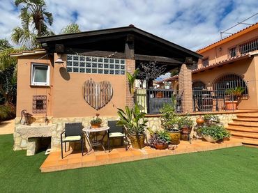 Villa con piscina in vendita a Coloma