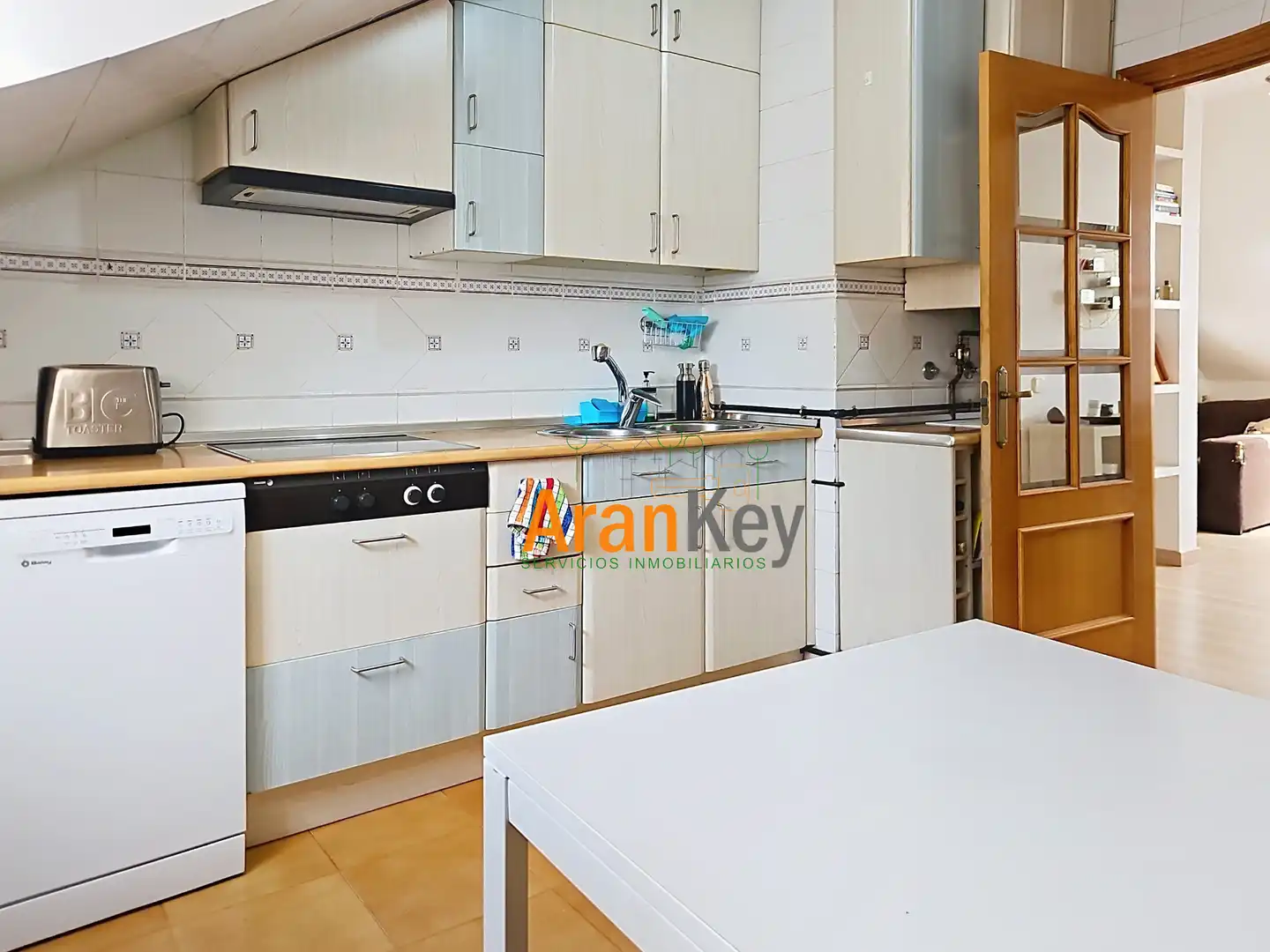 Kitchen of Flat for sale in Aranjuez  with Air Conditioner, Heating and Storage room