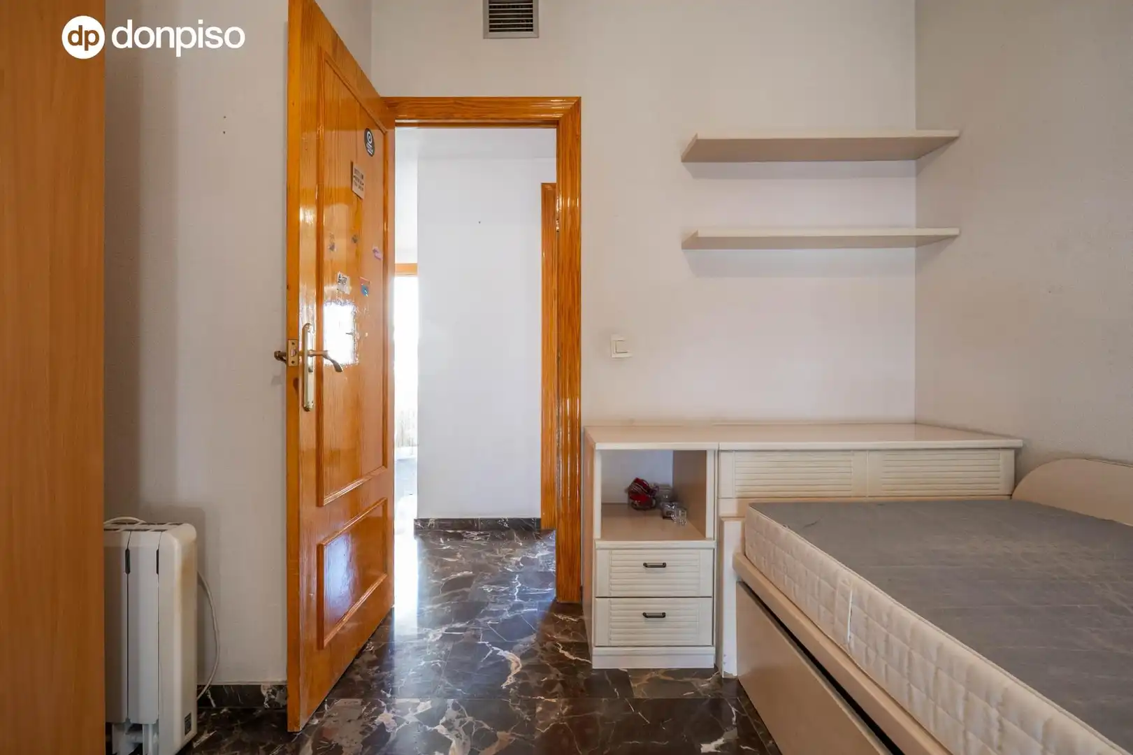 Habitación de Piso en venta en Granada con Aire acondicionado y Calefacción