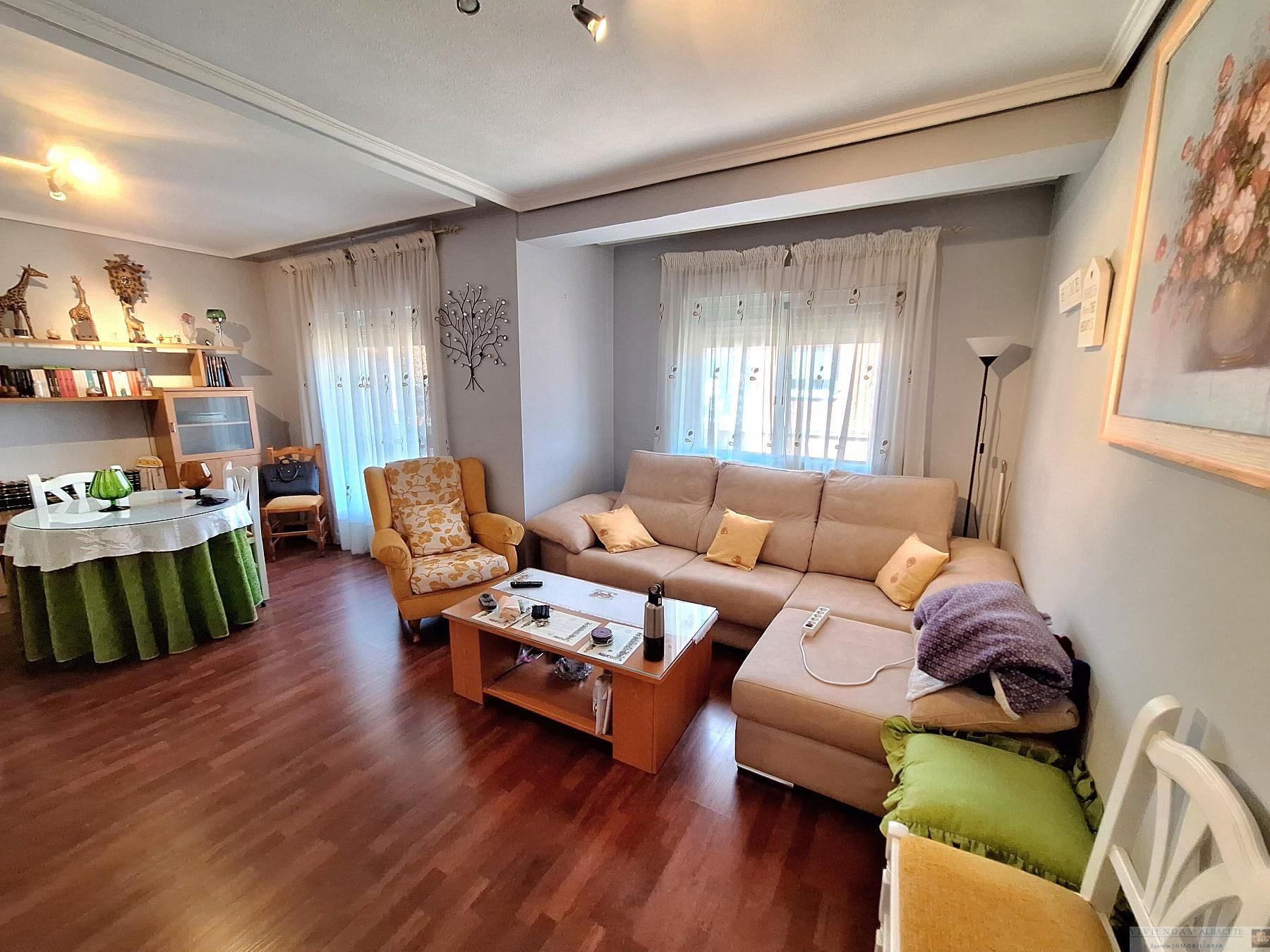 Sala d'estar de Apartament en venda en  Albacete Capital amb Calefacció i Balcó