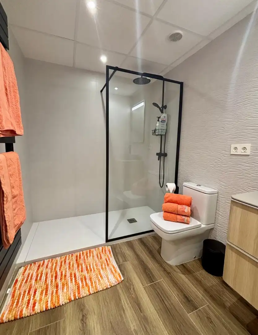 Bany de Casa o xalet en venda en Polop amb Aire condicionat, Jardí privat i Terrassa