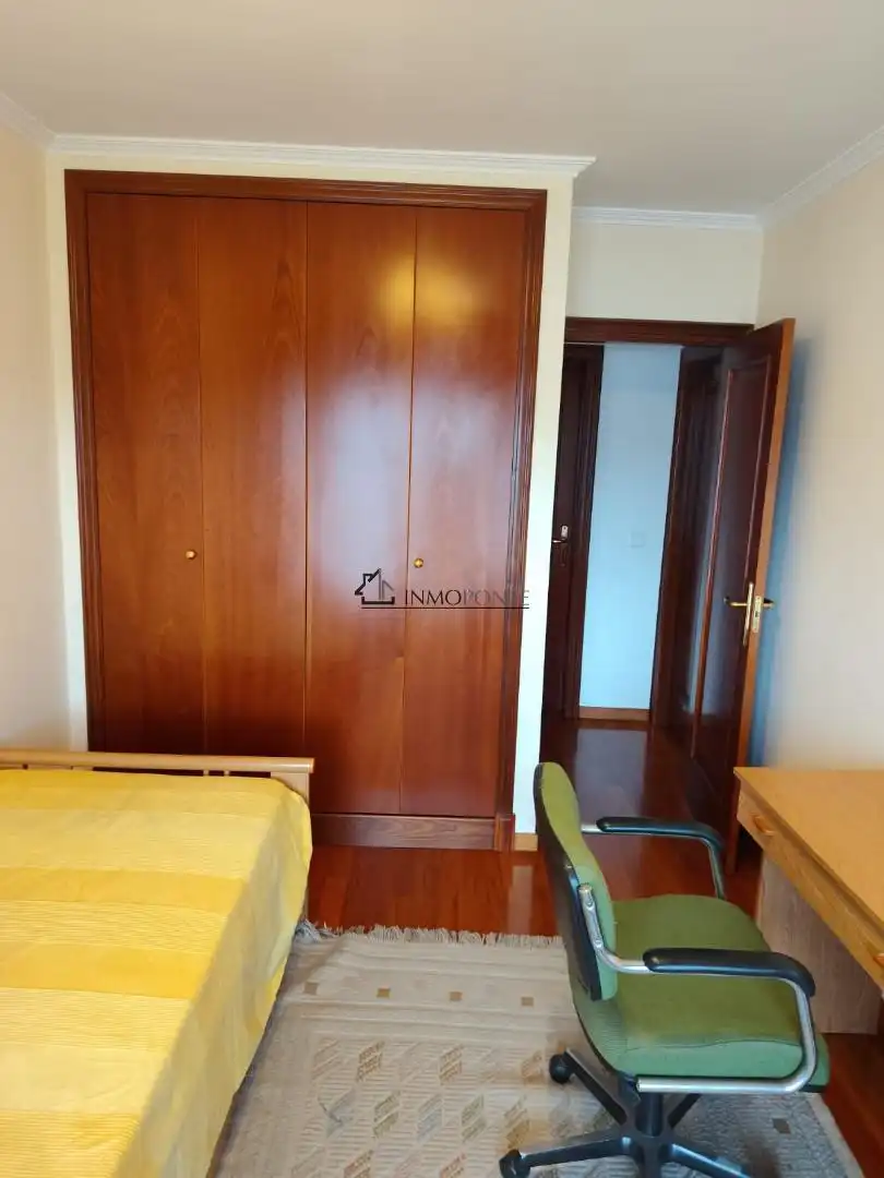 Schlafzimmer von Wohnung zur Miete in Pontevedra Capital  mit Heizung, Parkett und Terrasse