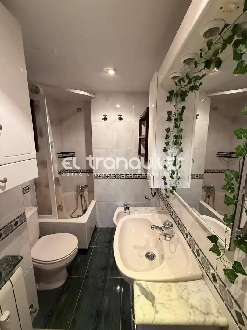 Bathroom of Flat for rent in Madrid  with Air Conditioner, Parquet flooring and Terrace