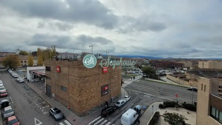 Vista exterior de Piso en venta en Segovia con Calefacción, Parquet y Terraza