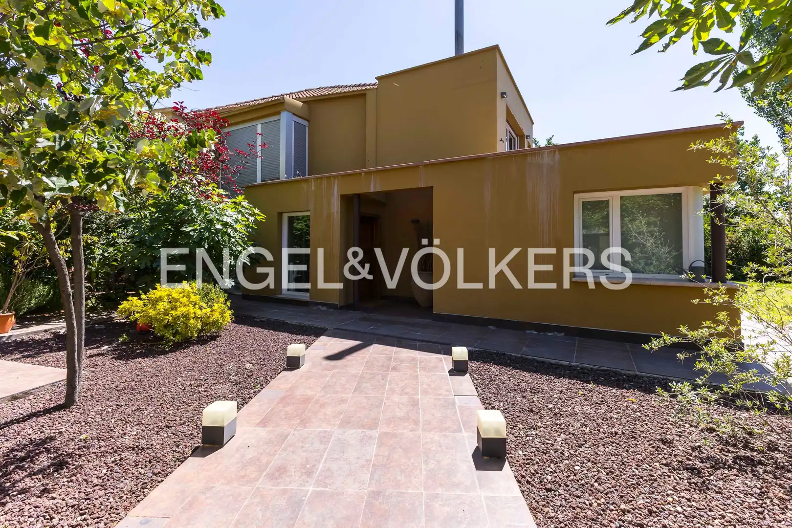 Exterior view of Houses for sale in La Moraleja  with Air Conditioner, Heating and Private garden