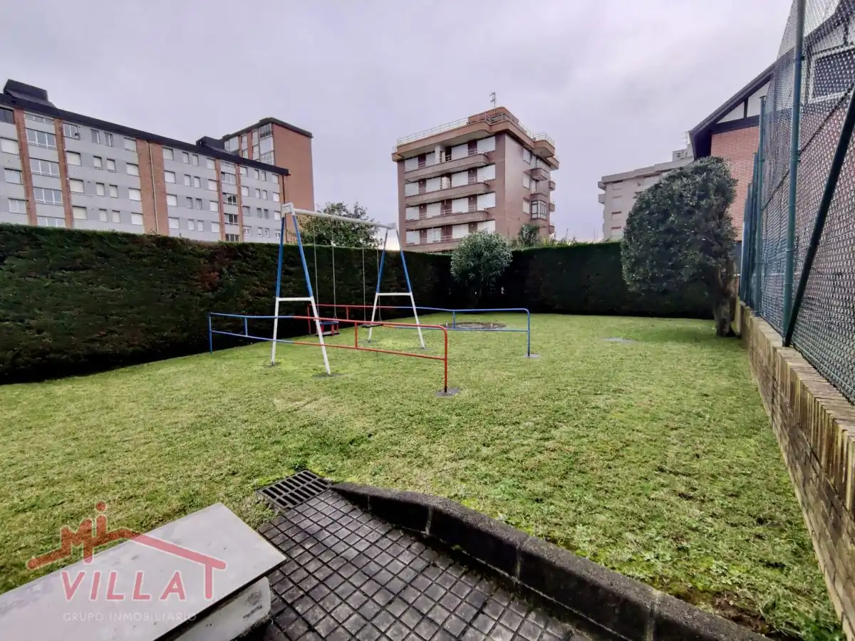 Jardí de Pis de lloguer en Laredo amb Calefacció, Moblat i Balcó
