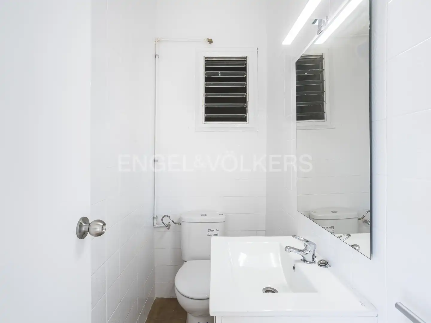 Baño de Piso de alquiler en Barcelona con Calefacción, Parquet y Balcón