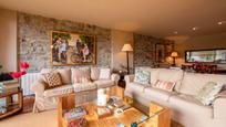 Sala d'estar de Casa adosada en venda en Liérganes amb Terrassa