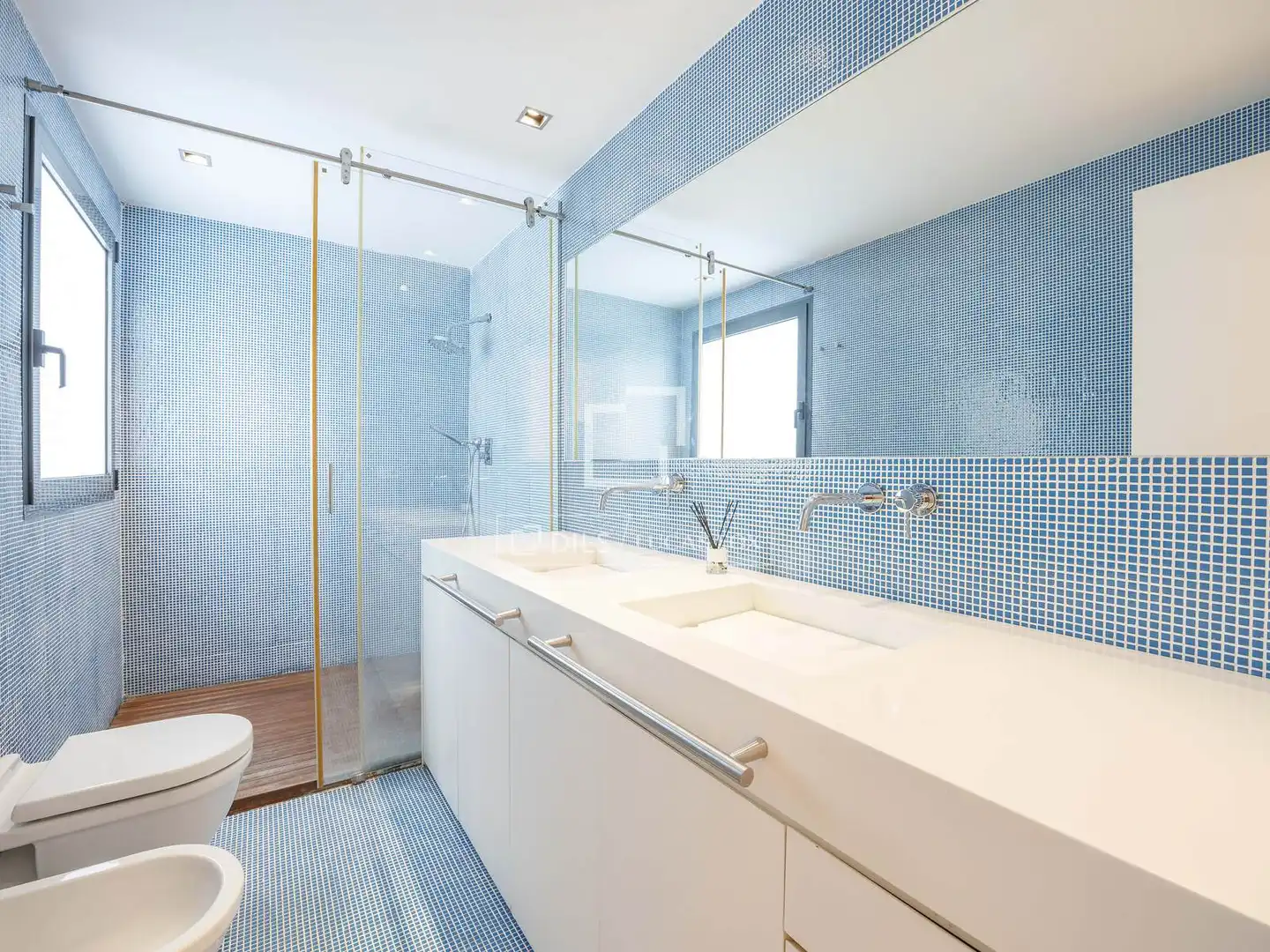 Bathroom of Houses for sale in Sagunto / Sagunt  with Air Conditioner, Parquet flooring and Swimming Pool